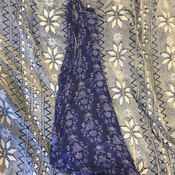 Flowy loose fitting tank with flower designs - Picture 2 of 4